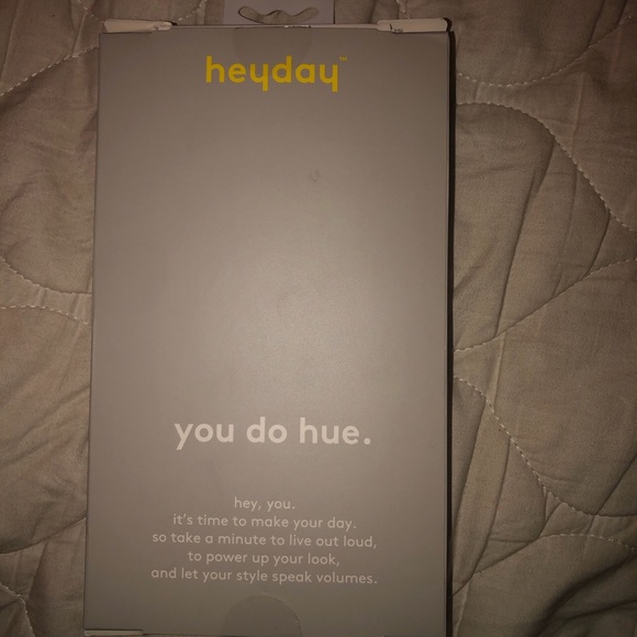 I phone case small tear from opening brand new !! - Picture 3 of 4